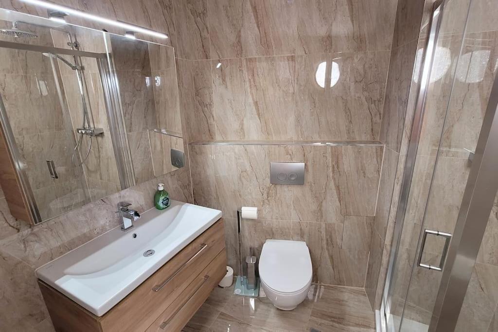 Luxusni Apartman Nedaleko Centra Praga Exterior foto
