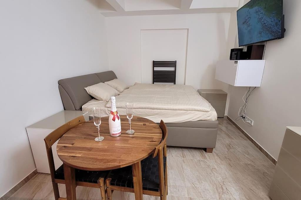 Luxusni Apartman Nedaleko Centra Praga Exterior foto